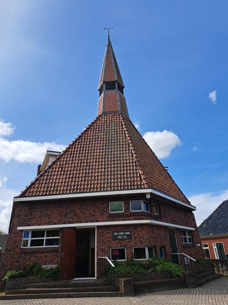 voorgevel van de kerk