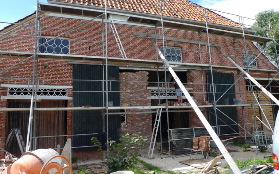 NOORDBROEK-Paardenstaldeur